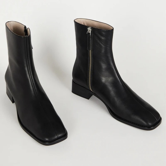 Elegant Black Leather Heeled Boots - Picture 1 of 10